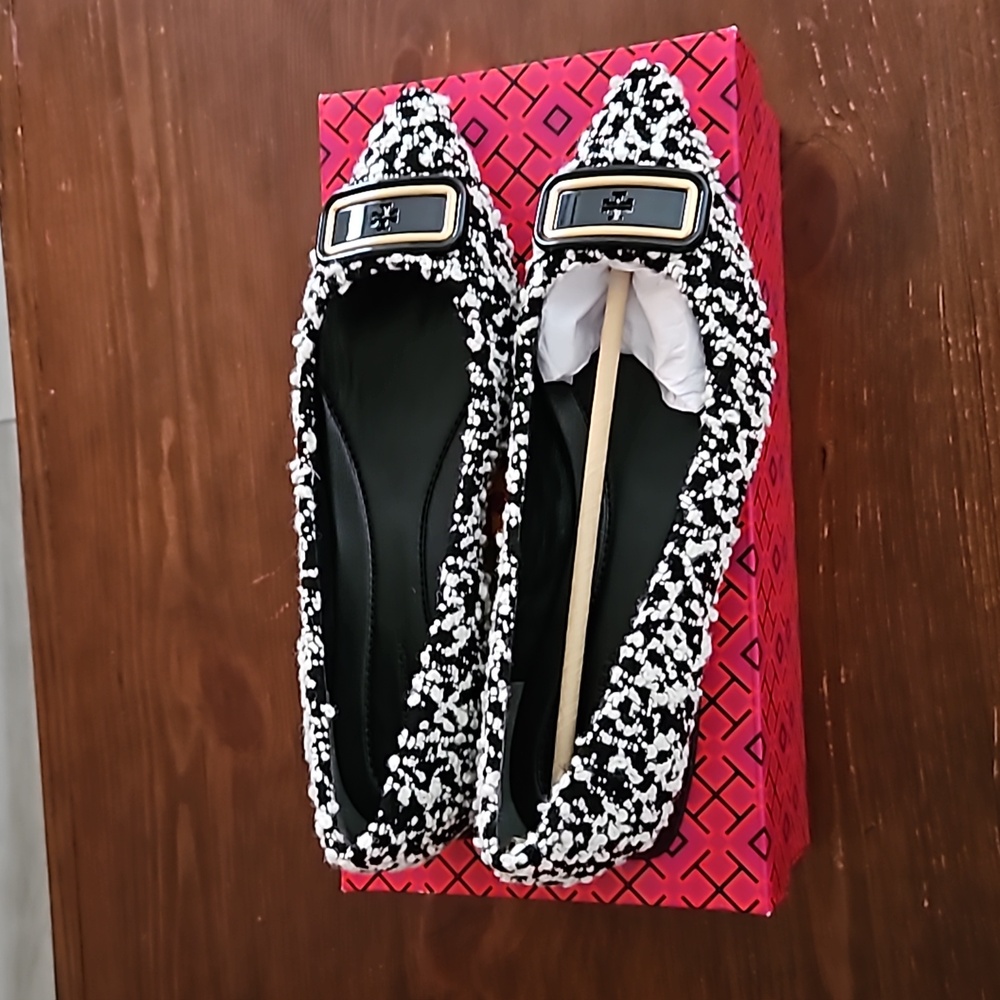 Tory burch flat shoes
